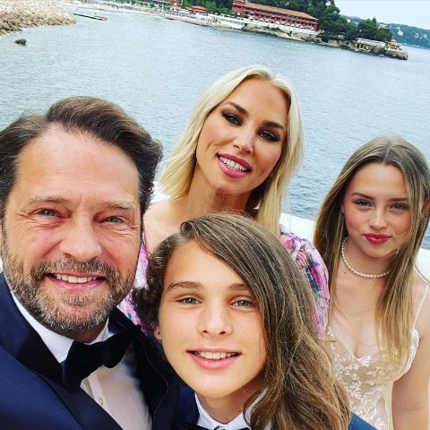 Ashlee Petersen's ex-husband, Jason Priestley with his family